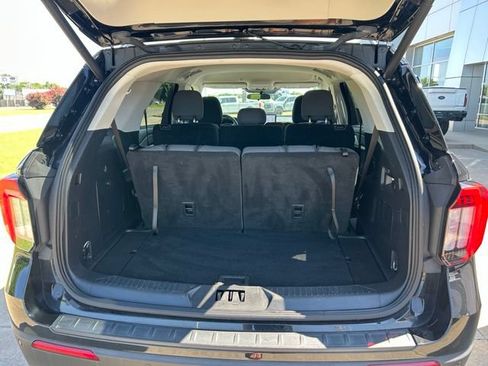 Used 2025 Ford Explorer Active AWD/4WD image 9