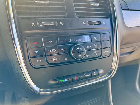 Used 2017 Dodge Grand Caravan GT FWD image 36