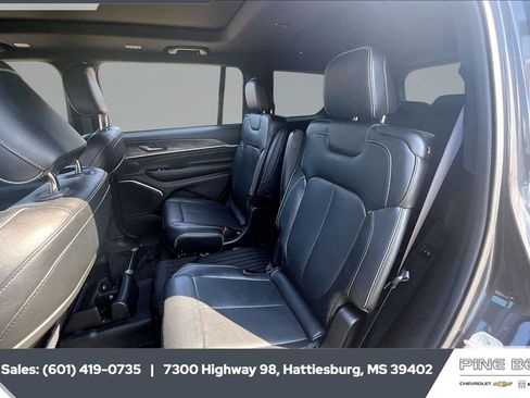 Used 2023 Jeep Grand Cherokee L Overland AWD/4WD image 19