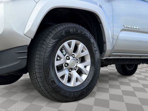 Used 2016 Toyota Tacoma SR5 w/ SR5 Appearance Package (SN) RWD image 8