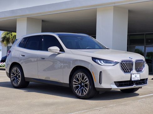 Used 2025 BMW X3 xDrive30i w/ Premium Package AWD/4WD image 3