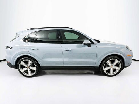 Certified 2025 Porsche Cayenne image 8