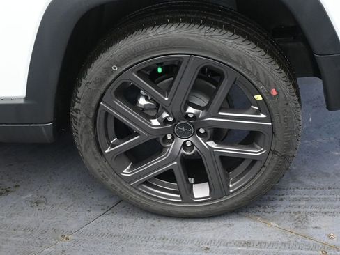 New 2026 Jeep Compass Latitude w/ Sun and Sound Group image 9