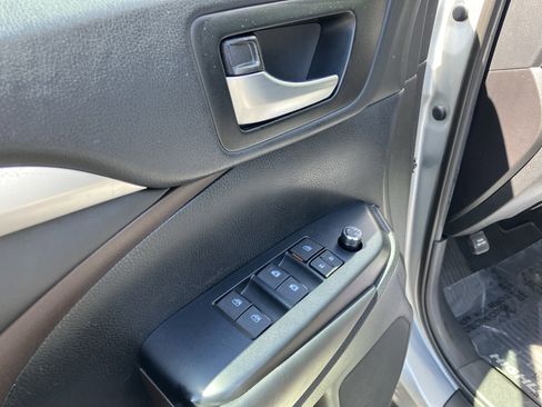 Used 2019 Toyota Highlander XLE AWD/4WD image 15