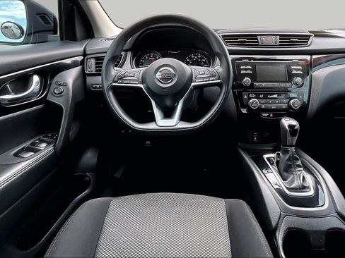 Used 2017 Nissan Rogue Sport SV FWD image 5