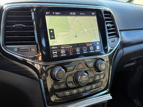 Used 2022 Jeep Grand Cherokee Laredo E image 8