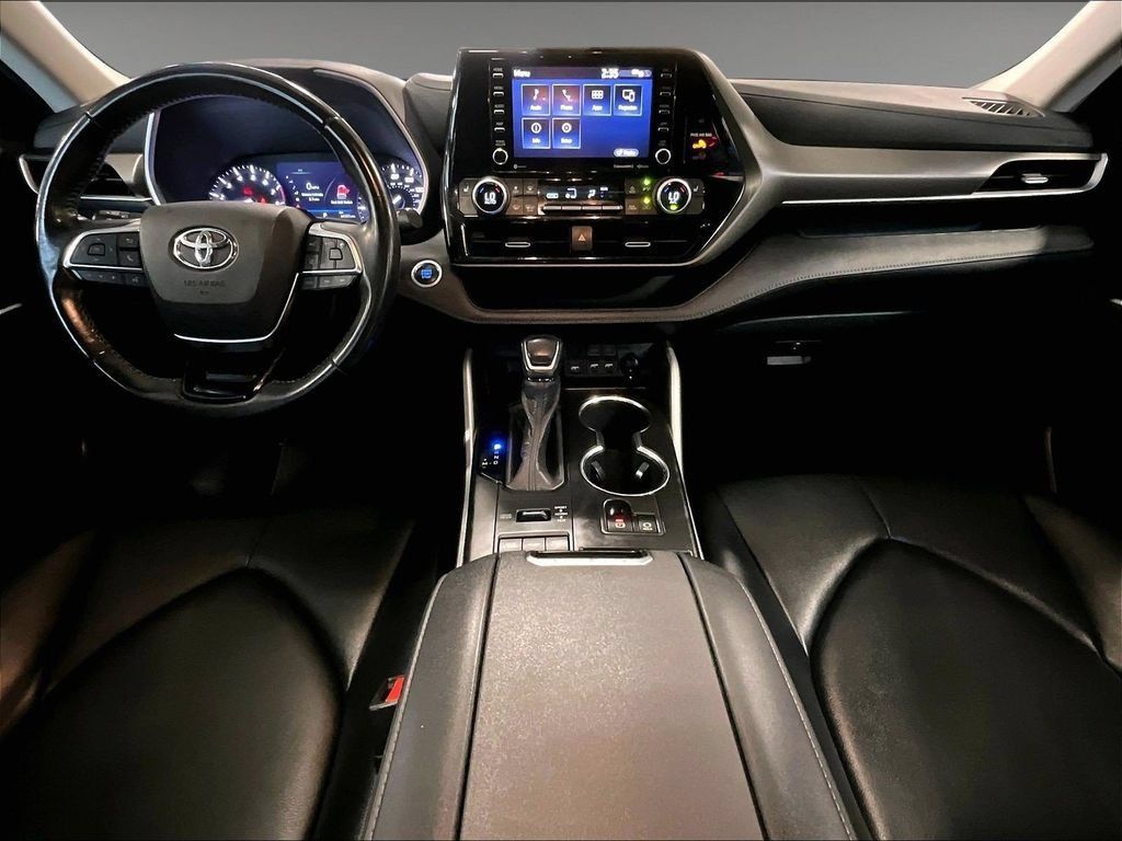Used 2020 Toyota Highlander XLE AWD/4WD image 22