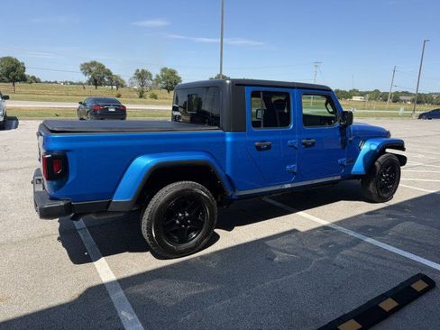 Used 2021 Jeep Gladiator Sport AWD/4WD image 2