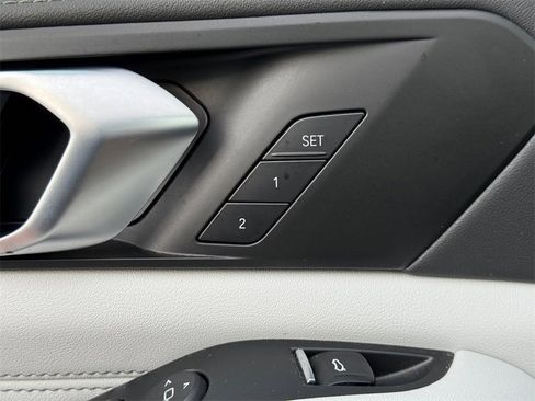 Used 2025 BMW X5 xDrive50e w/ Executive Package image 12