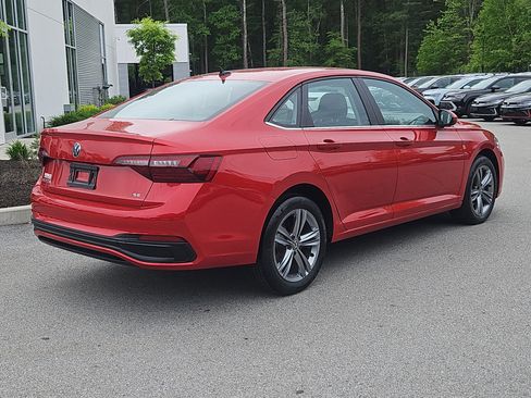 Certified 2023 Volkswagen Jetta SE FWD image 3