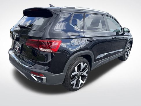 Certified 2022 Volkswagen Taos SEL image 5