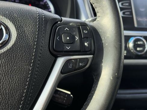 Used 2019 Toyota Highlander SE AWD/4WD image 24