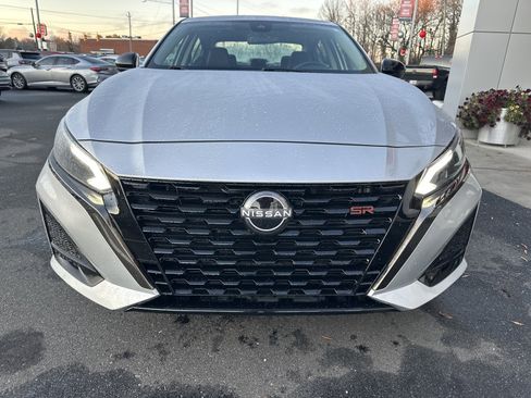 Used 2024 Nissan Altima 2.5 SR image 3