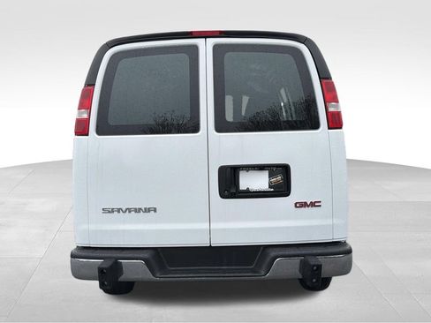 Used 2024 GMC Savana 2500 w/ Driver Convenience Package image 4