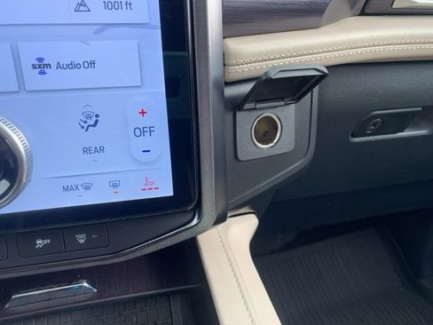 Used 2022 Ford Expedition Platinum image 18