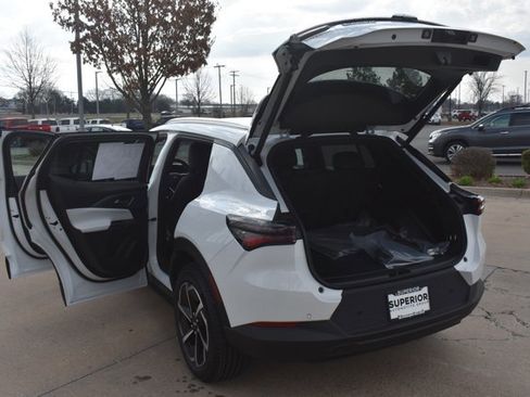 Used 2026 Chevrolet Equinox EV LT image 17