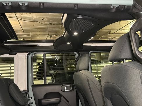 Used 2024 Jeep Wrangler Unlimited w/ Convenience Group AWD/4WD image 13