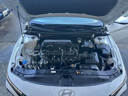 Used 2025 Hyundai Elantra Limited image 34