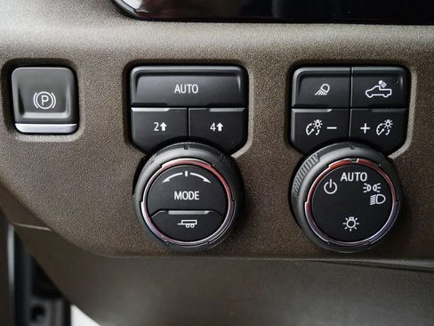 Used 2024 Chevrolet Silverado 1500 LT AWD/4WD image 24