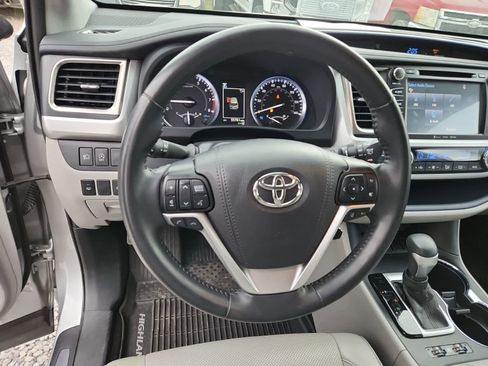 Used 2019 Toyota Highlander Limited image 12