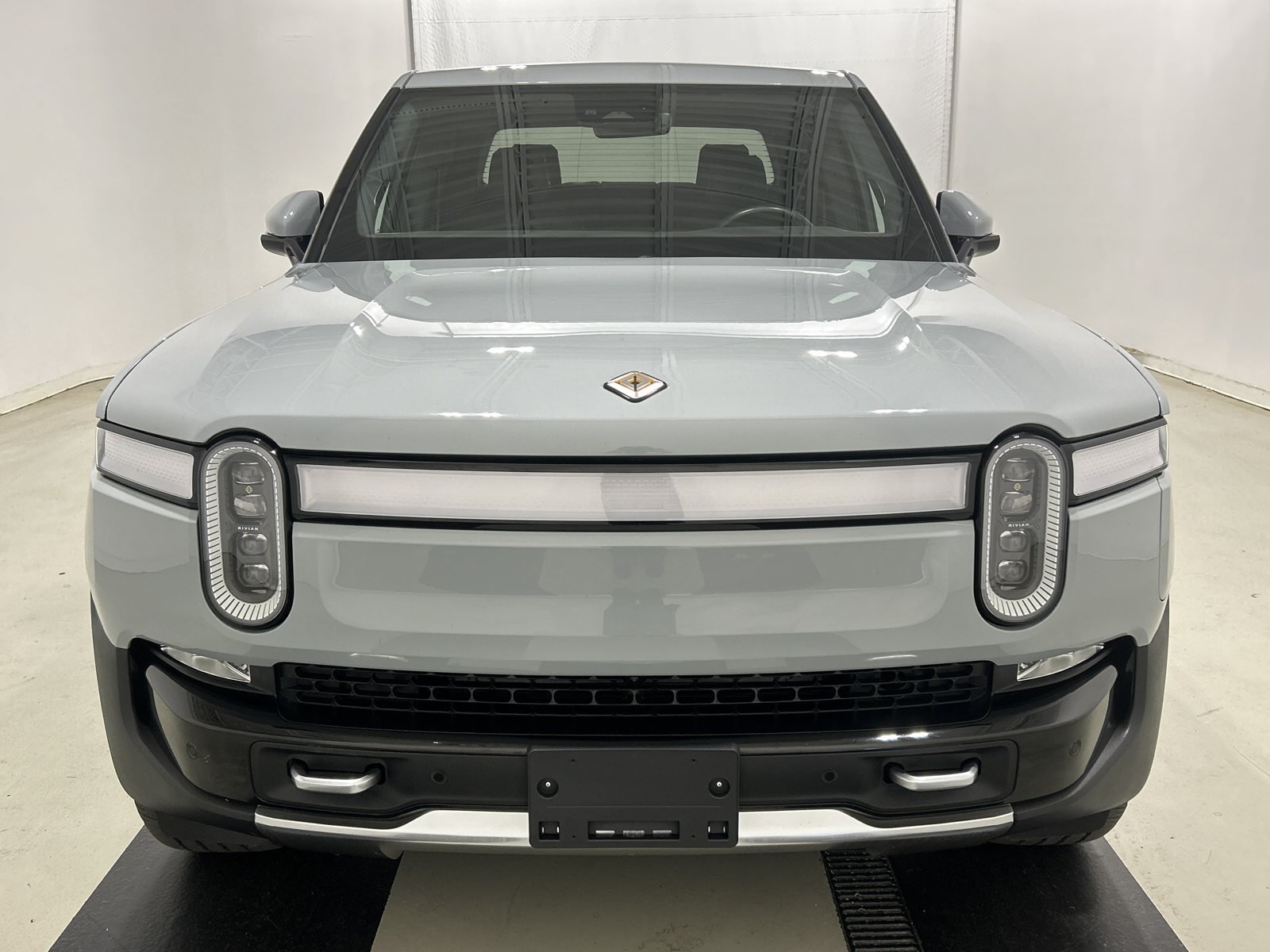 Used 2023 Rivian R1T Adventure Dual AWD/4WD image 8