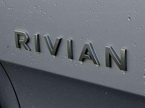 Used 2024 Rivian R1S Adventure image 29