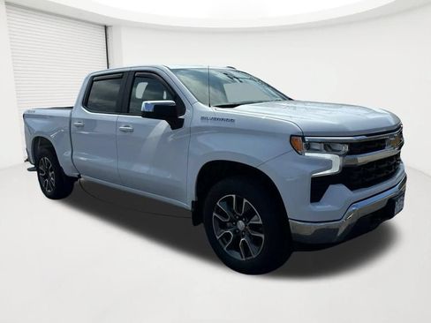 Used 2022 Chevrolet Silverado 1500 LT AWD/4WD image 3