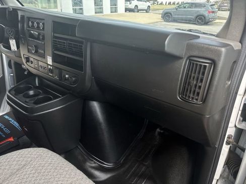 Used 2022 Chevrolet Express 3500 w/ Power Convenience Package RWD image 27