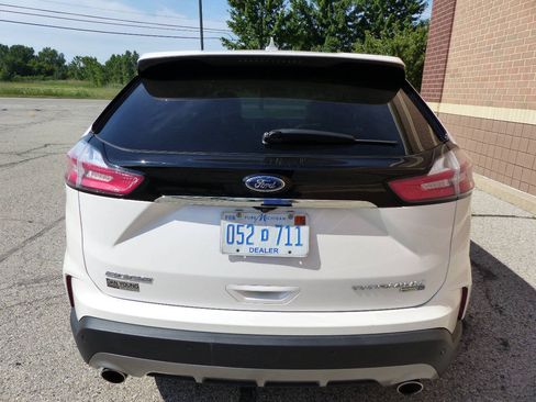Used 2019 Ford Edge Titanium w/ Equipment Group 301A AWD/4WD image 8