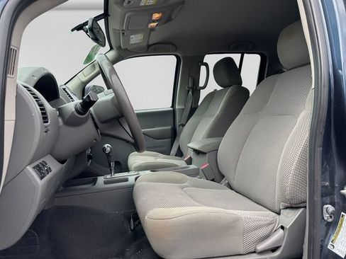 Used 2018 Nissan Frontier SV w/ Value Truck Package AWD/4WD image 12