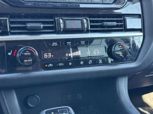 Used 2022 Nissan Pathfinder SV image 5