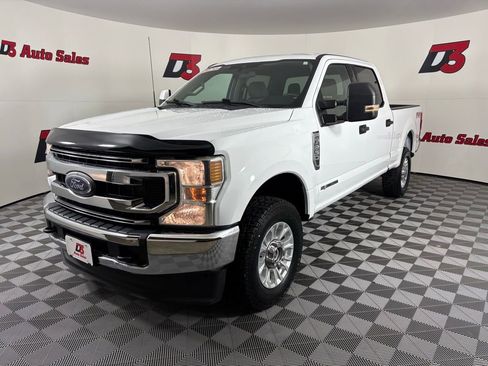 Used 2022 Ford F250 XLT w/ FX4 Off-Road Package image 2