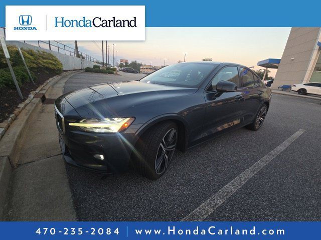 Used 2019 Volvo S60 T5 R-Design FWD image 1