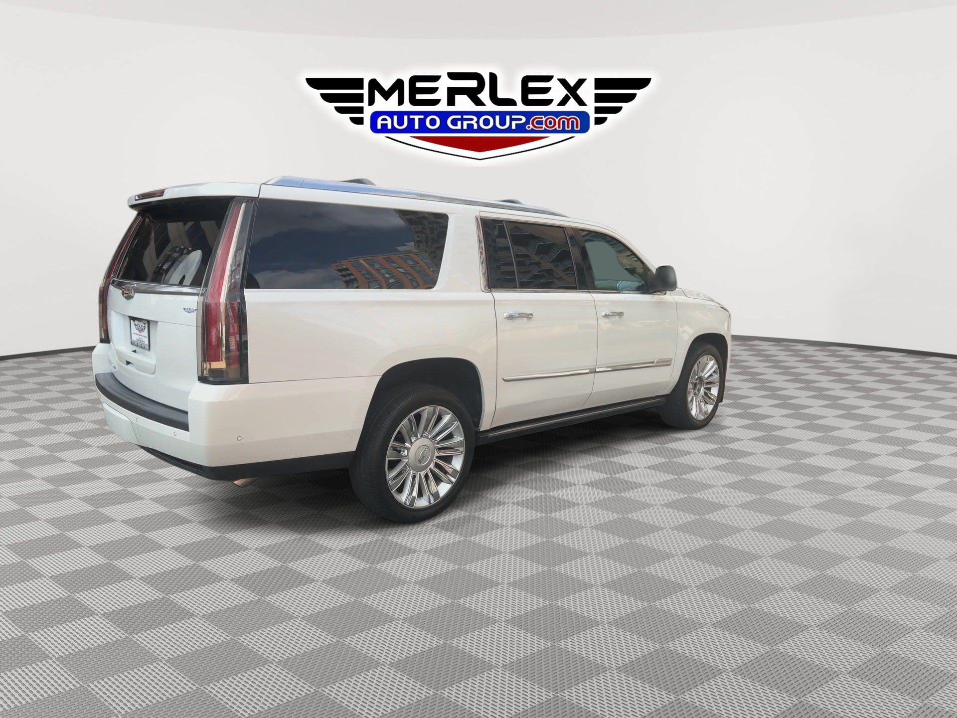 Used 2018 Cadillac Escalade ESV Platinum RWD image 8
