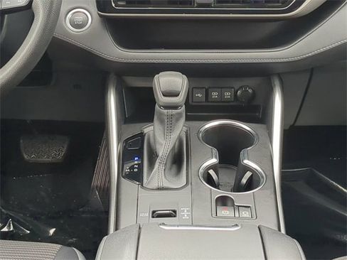 Certified 2021 Toyota Highlander L image 19
