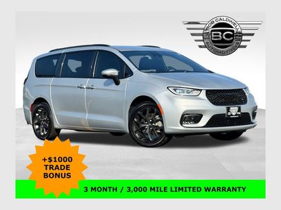 Used 2023 Chrysler Pacifica Touring-L w/ S Appearance Package