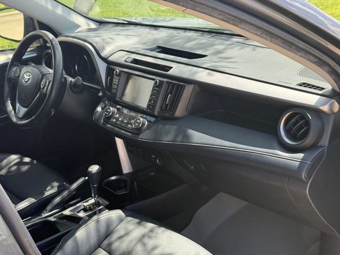 Used 2018 Toyota RAV4 Limited FWD image 24