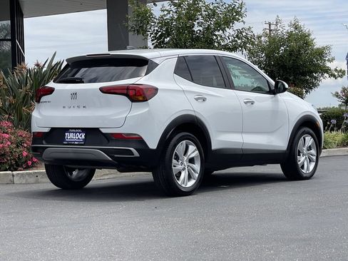 Used 2024 Buick Encore GX Preferred FWD image 2