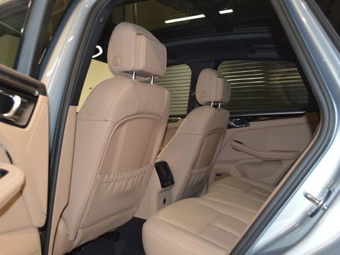 New 2026 Porsche Macan image 33