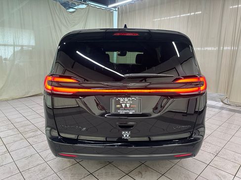 Used 2026 Chrysler Pacifica Limited w/ S Appearance Package FWD image 6