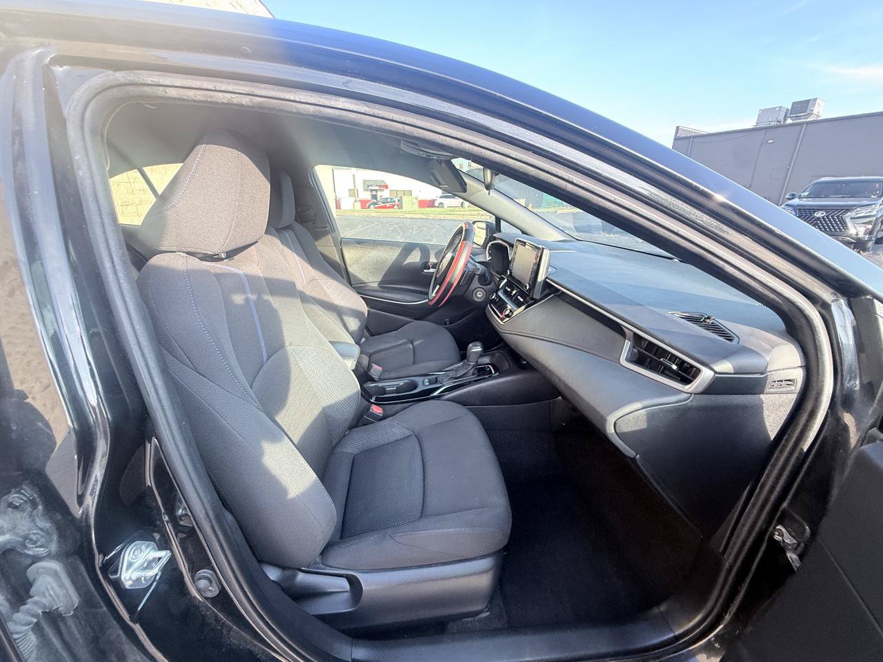 Used 2022 Toyota Corolla SE w/ Carpet Mat Package (TMS) FWD image 11