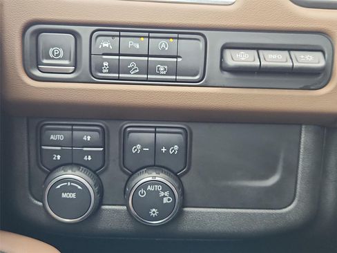Used 2023 Chevrolet Suburban High Country AWD/4WD image 18