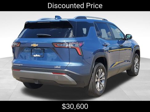 Used 2026 Chevrolet Equinox LT w/ Convenience Package II AWD/4WD image 3