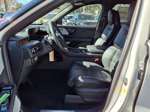 New 2025 Lincoln Aviator Black Label AWD/4WD image 12