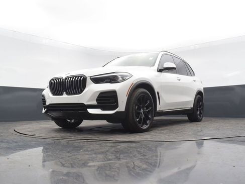 Used 2023 BMW X5 xDrive40i w/ Premium Package image 48