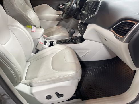 Used 2020 Jeep Cherokee Latitude Lux w/ Comfort/Convenience Group image 15