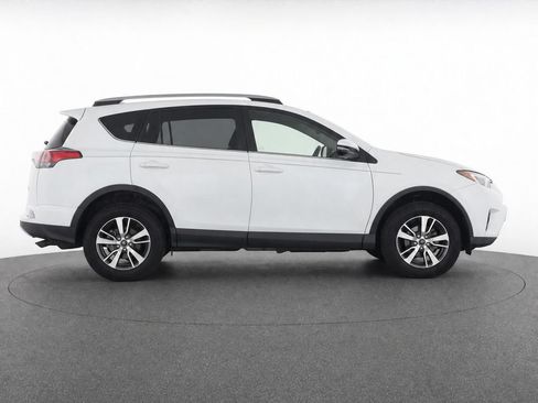 Used 2017 Toyota RAV4 XLE FWD image 11