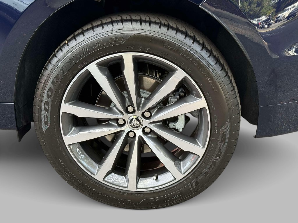 Used 2025 Jaguar F-PACE R-Dynamic S AWD/4WD image 13