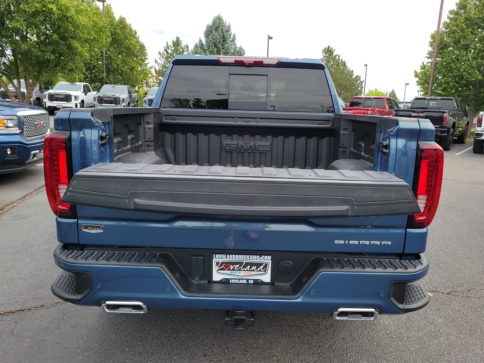 Used 2025 GMC Sierra 1500 Denali w/ Denali Reserve Package AWD/4WD image 12