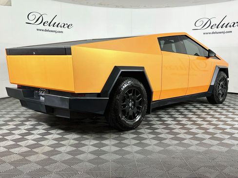 Used 2024 Tesla Cybertruck AWD Crew Cab image 6